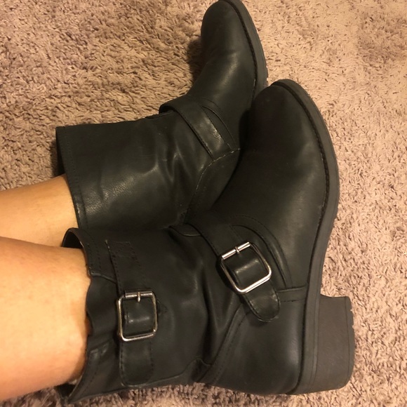 Black ankle booties - Picture 1 of 3